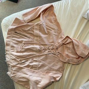 Super cute, light weight sweatshirt with hood!